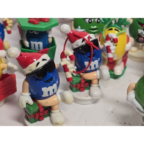 M&M'S Candy Figures. Christmas and Winter Multicolor LOT OF 29 Collectibles - Picture 3 of 13
